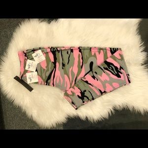 COPY - Plus size (curvy ) CAMO soft leggings